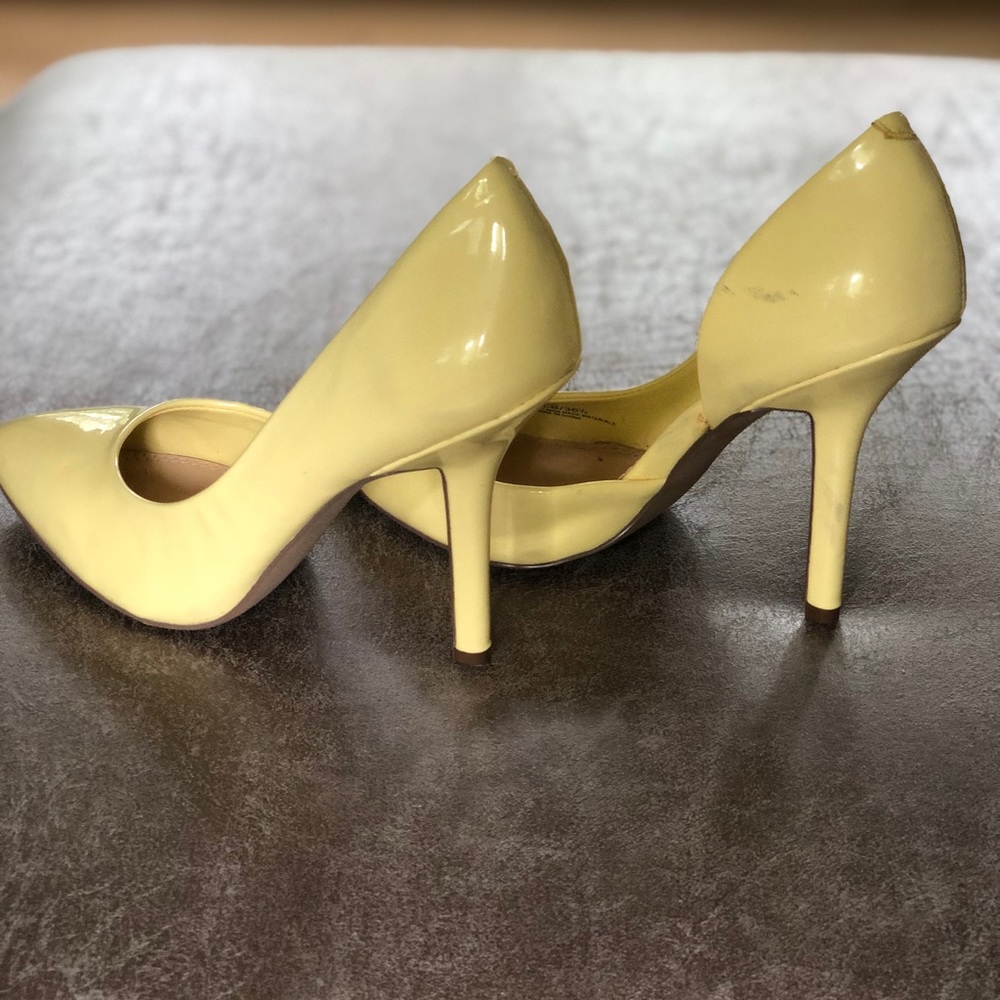 BCBG Yellow Heel - Picture 3 of 5